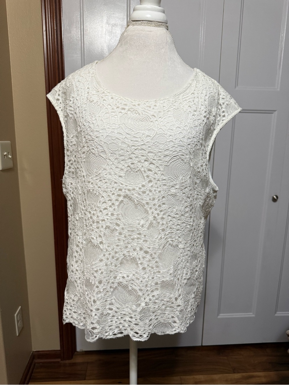 Vince Camuto White Crochet Lace Sleeveless Camisole